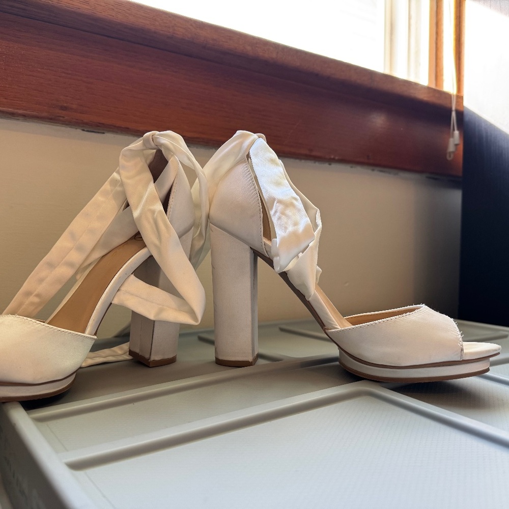 Satin White platform heels - Lulus